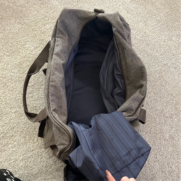 Cutter & Buck Brown Leather Blue Interior Travel Carry-on Duffel Bag - Picture 12 of 13